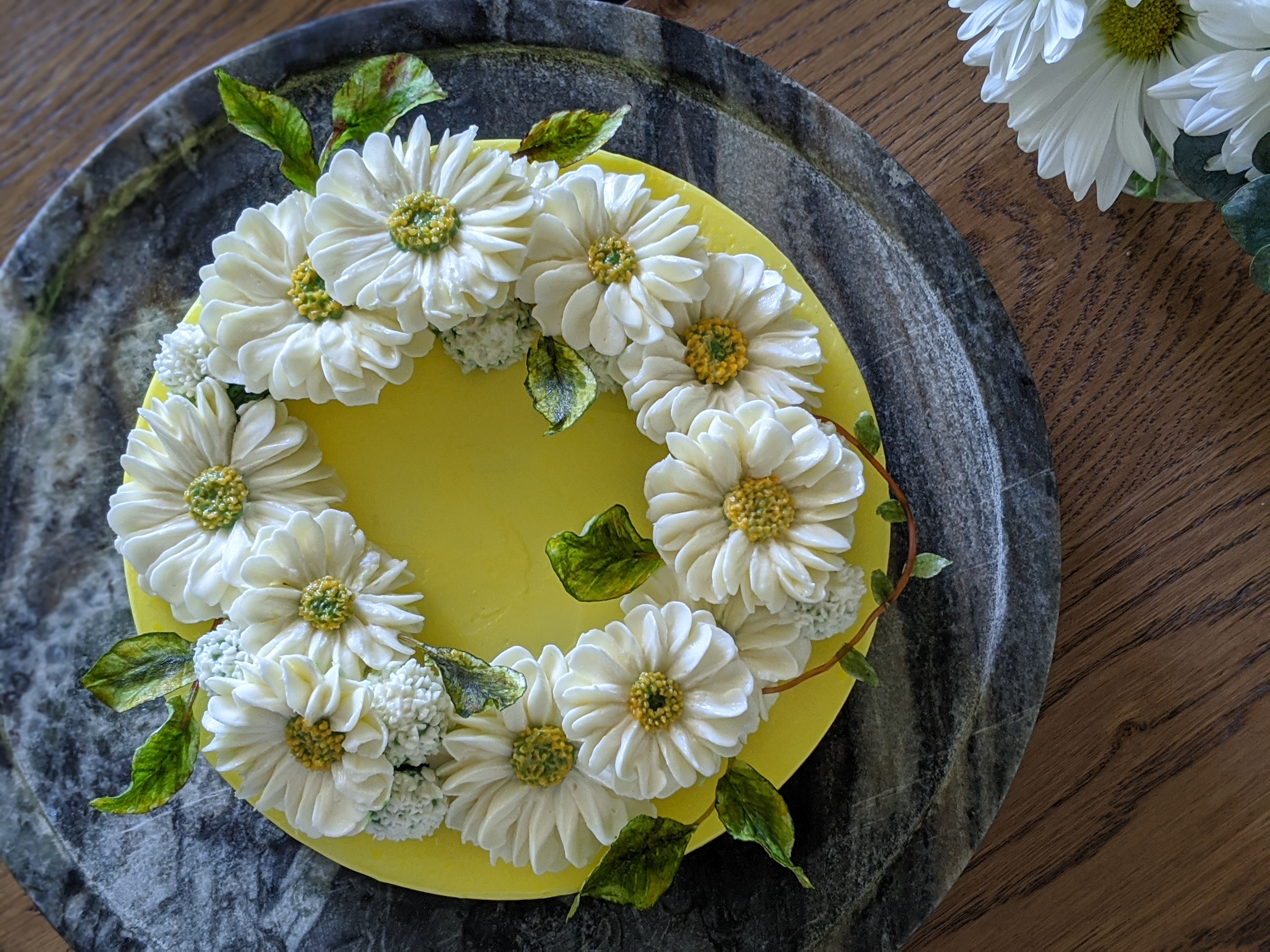 Buttercream daisy flower cake tutorial